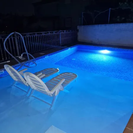 Dulces-piscina Privada Holiday home